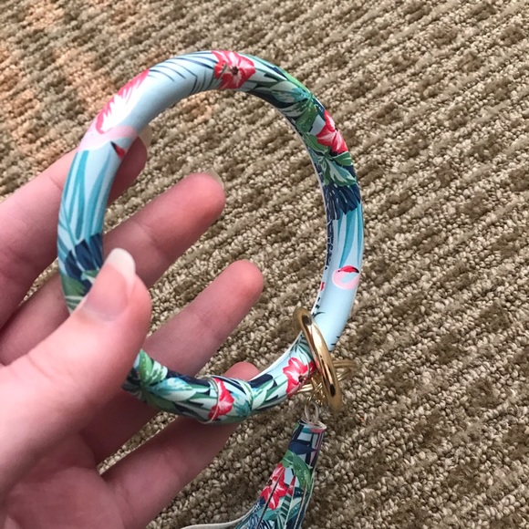 2 for $10 💋FINAL PRICE Key Ring Bangle w/ Tassel - Picture 15 of 15